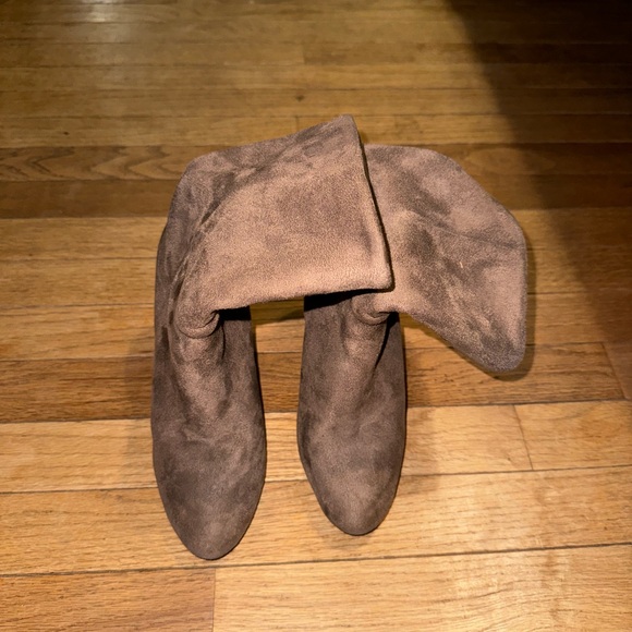 Women’s sz 7 suede booties - Picture 6 of 6